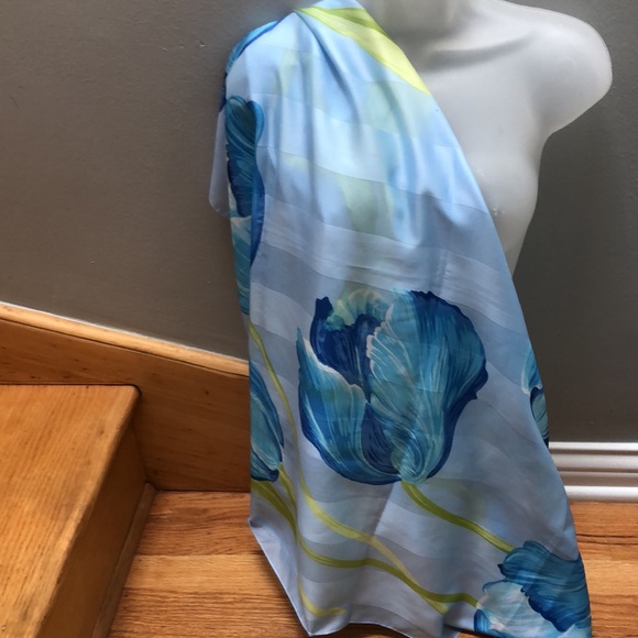 VTG Symphony Scarfs Large Square Scarf Blue Tulip  Design - Picture 3 of 14